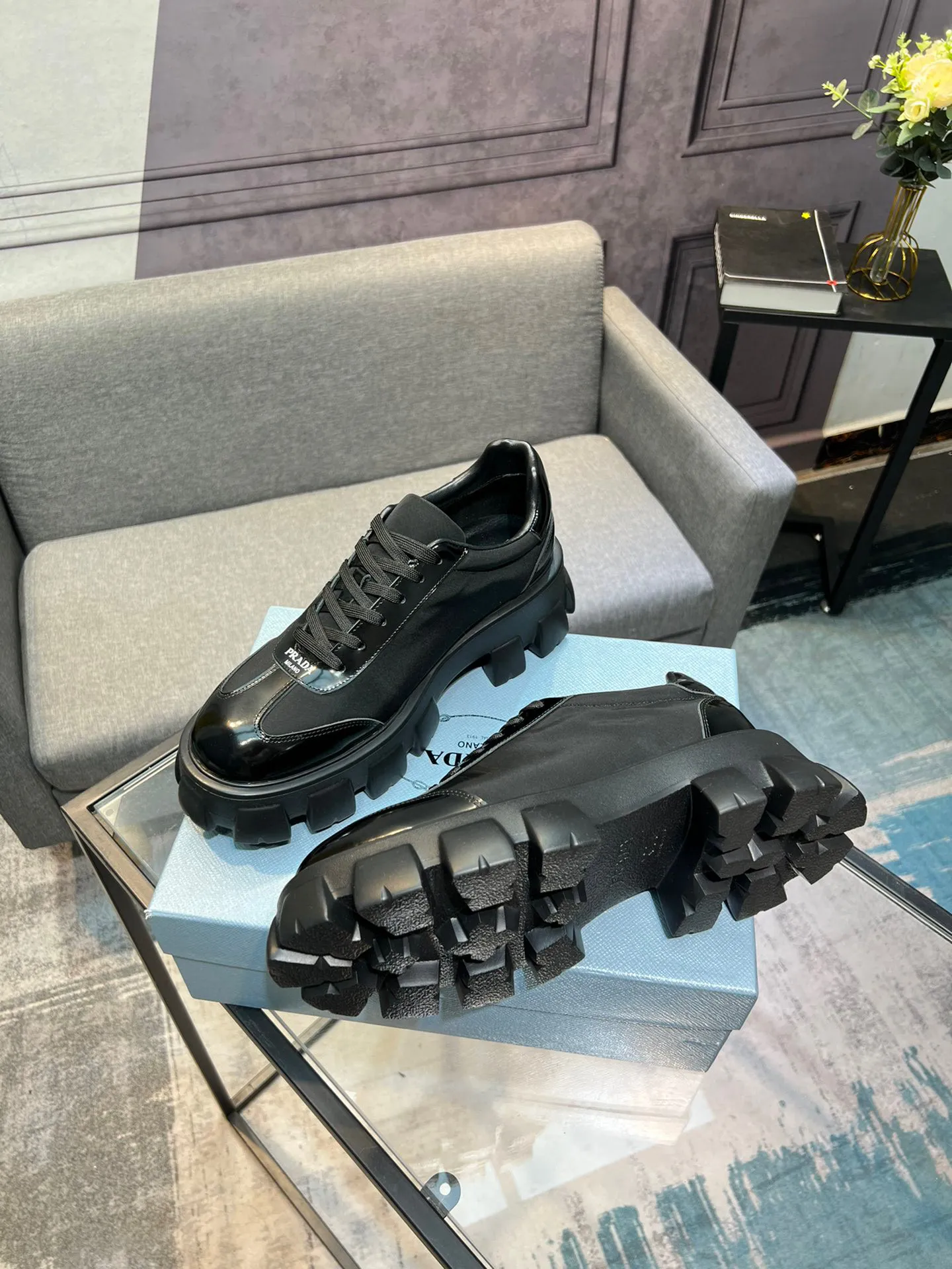 Men's shoes 💰540 Prada Latest 2025ss spring and summer catwalk series Thick-soled platform platform Casual sports shoes Couple style ☑️ Bold contrasting bright colors and fashionable combination Casual sports style design with exquisite details Classic personalized gear thick sole Increased comfort and unique modern trend style 🚩 Fabric: Cowhide ➕ Cloth Lining: Sheepskin Outsole: Original molded ultra-light foam material Sole thickness: 4.5CM Size: 35-45 (Female 40, Male 45, customized, non-returnable)